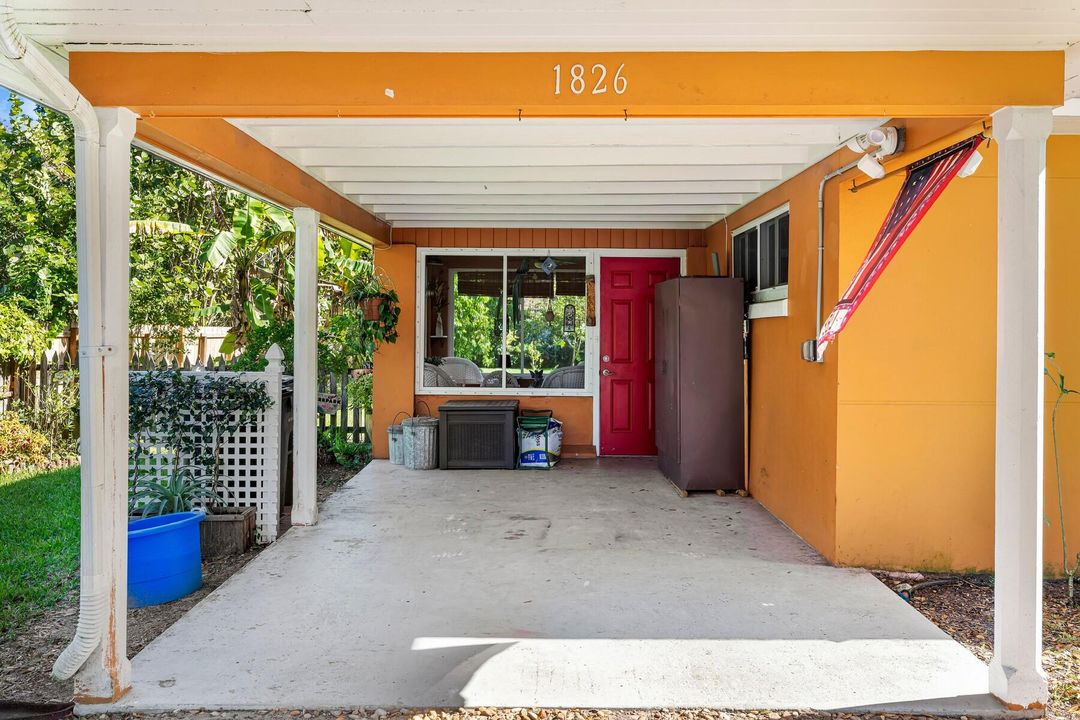 Active With Contract: $339,900 (3 beds, 1 baths, 1275 Square Feet)