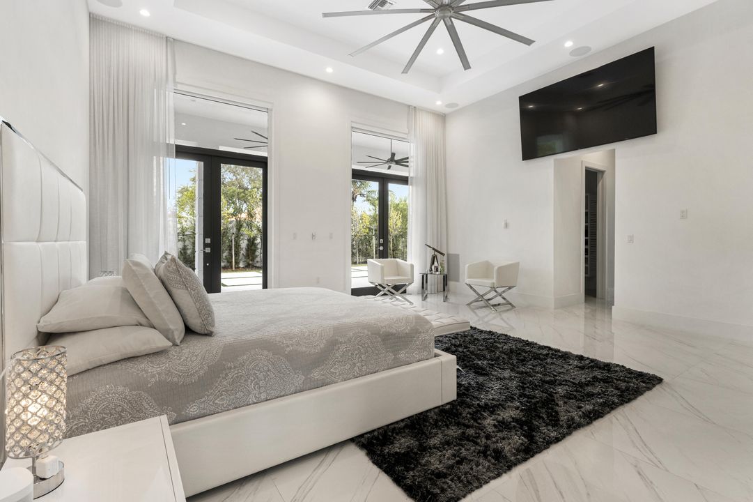 Recently Sold: $2,800,000 (5 beds, 4 baths, 4424 Square Feet)