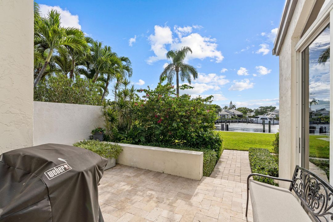 Recently Sold: $1,995,000 (3 beds, 3 baths, 2664 Square Feet)