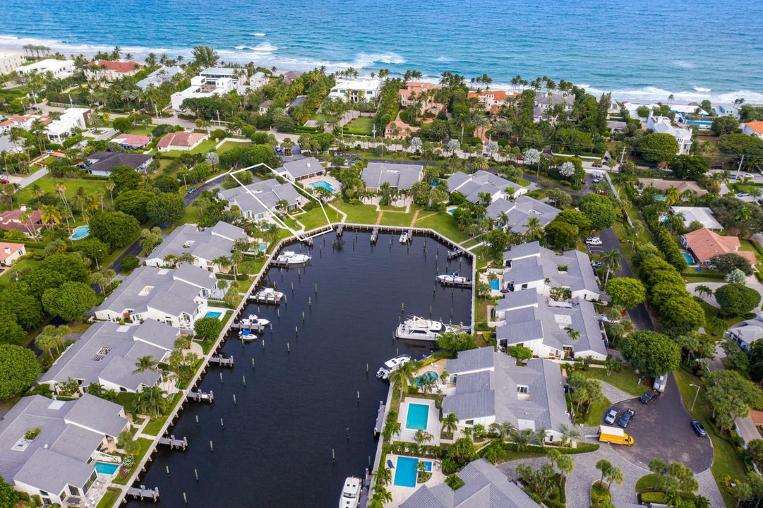 Recently Sold: $1,995,000 (3 beds, 3 baths, 2664 Square Feet)