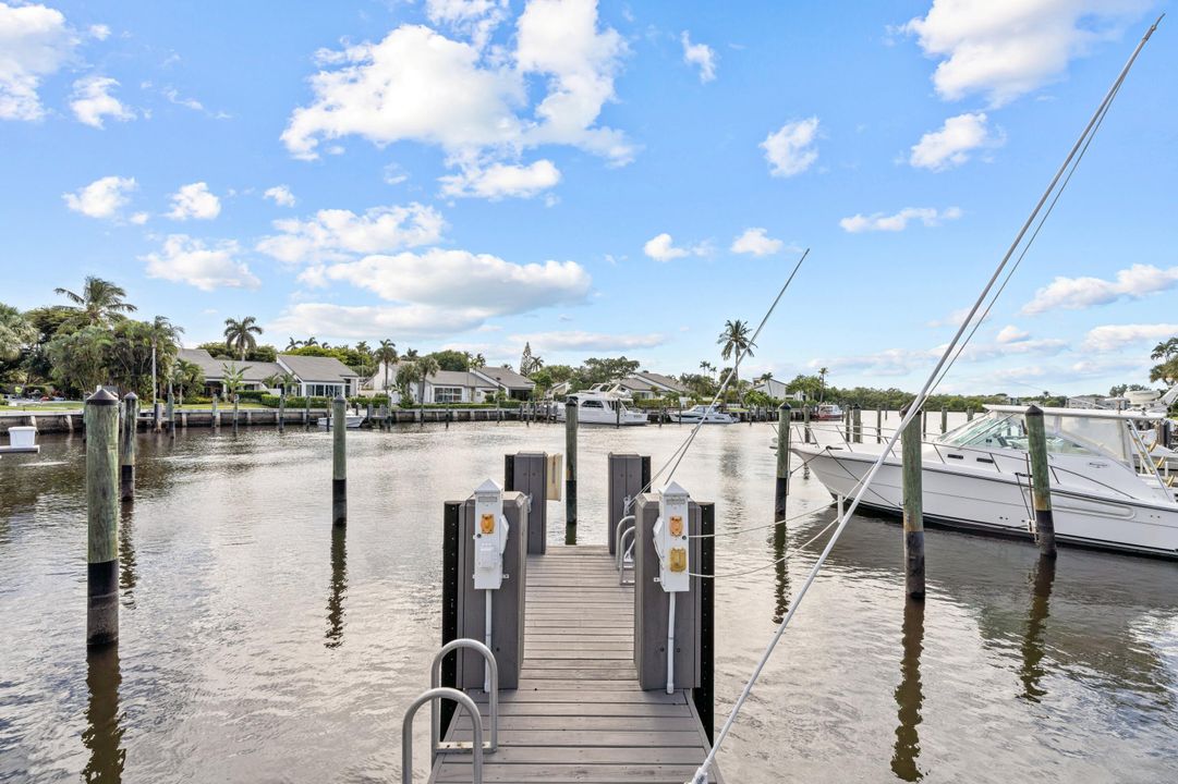 Recently Sold: $1,995,000 (3 beds, 3 baths, 2664 Square Feet)