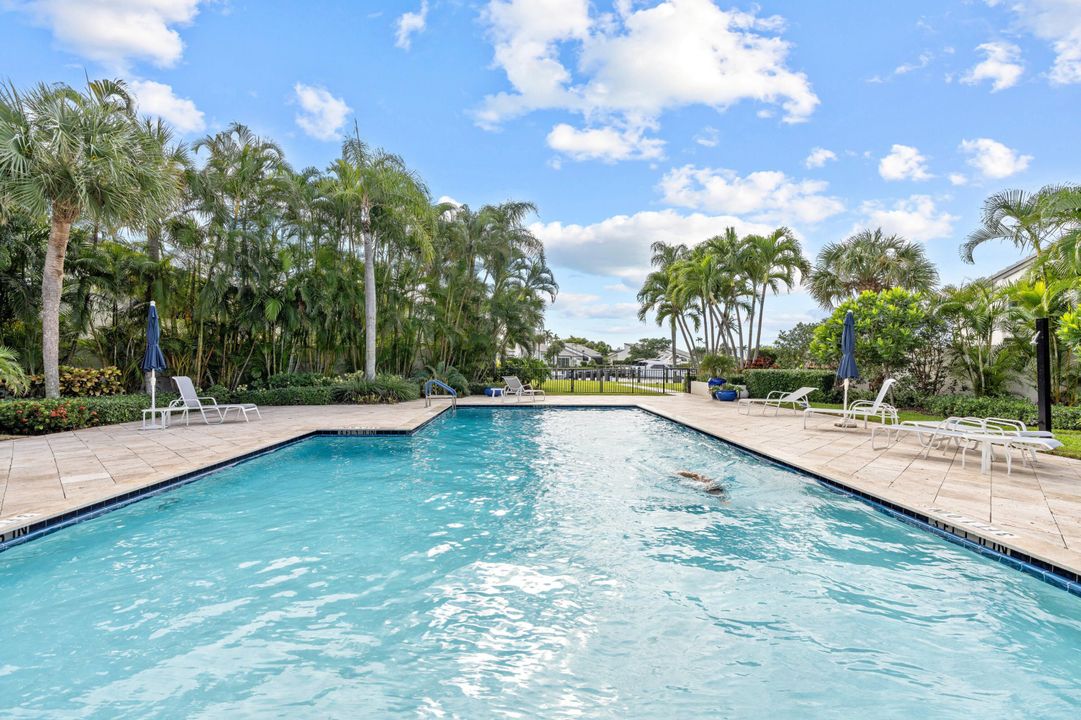 Recently Sold: $1,995,000 (3 beds, 3 baths, 2664 Square Feet)