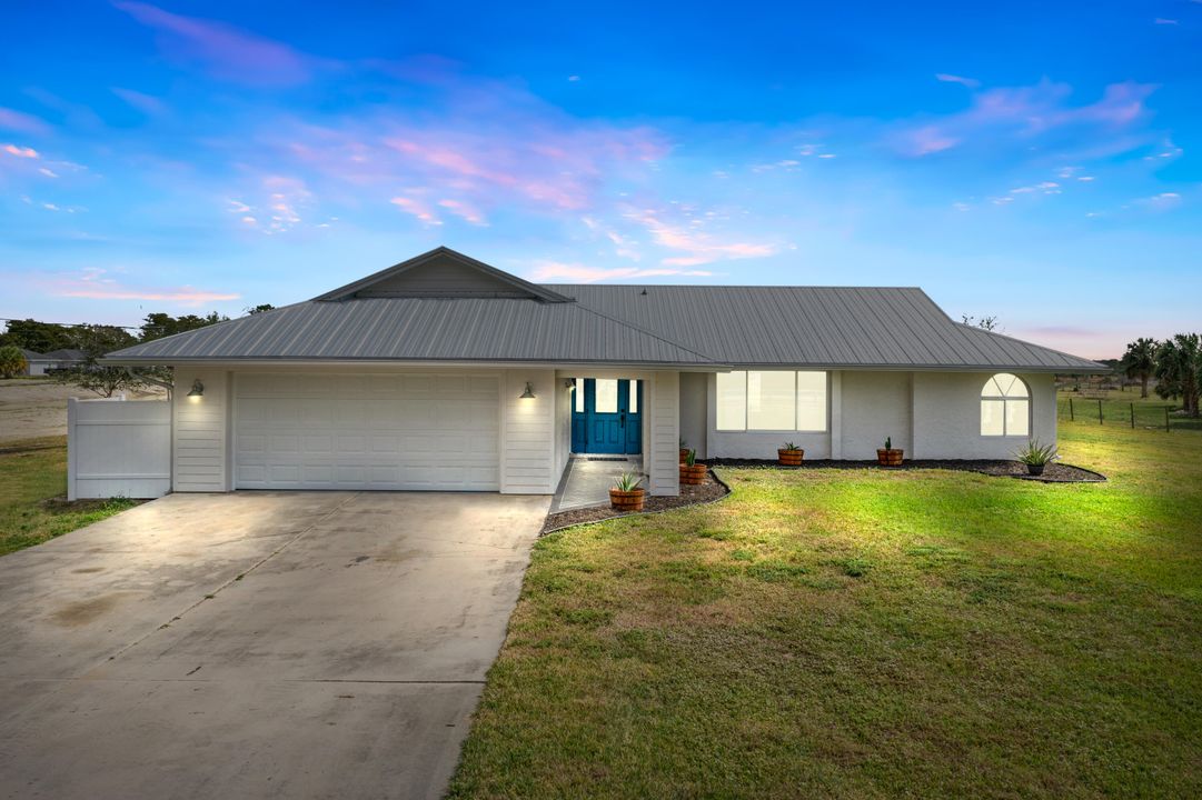 Recently Sold: $550,000 (3 beds, 2 baths, 1727 Square Feet)