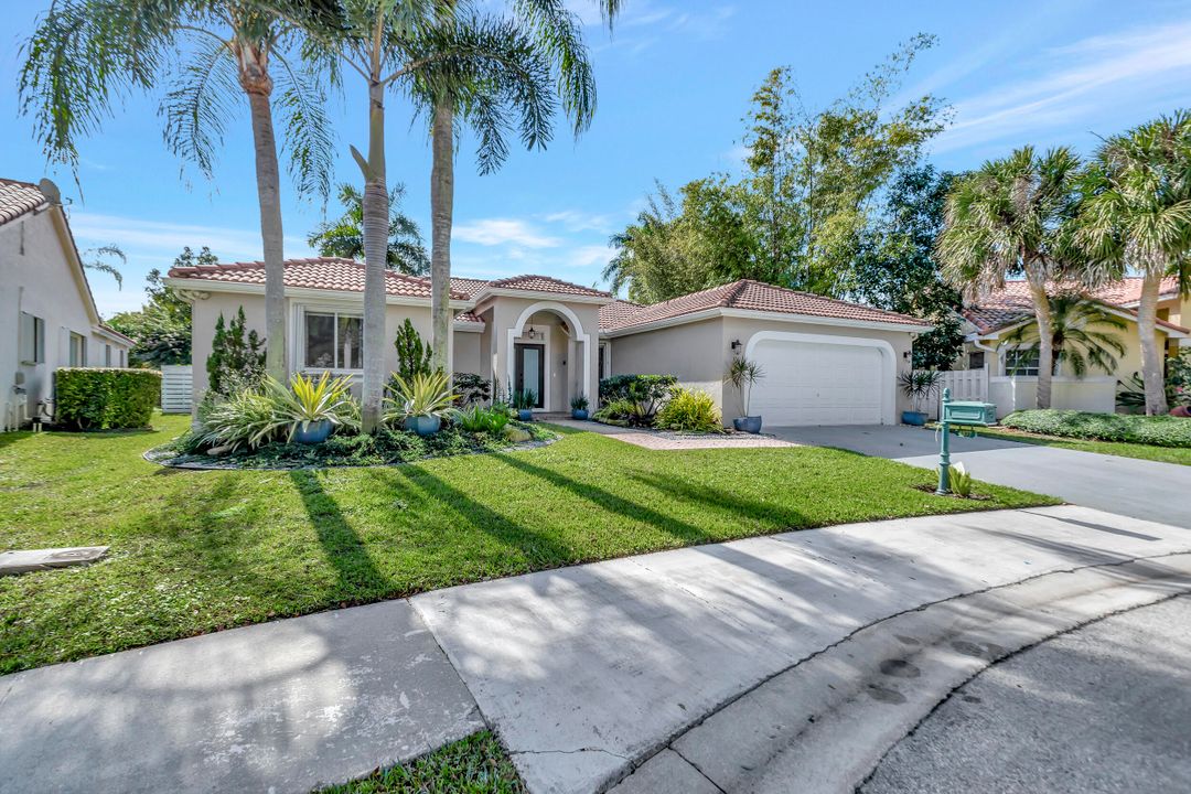 Recently Sold: $725,000 (3 beds, 2 baths, 2157 Square Feet)