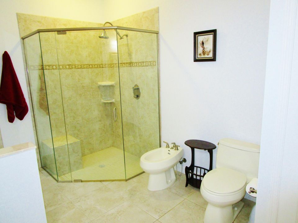 最近售出: $425,000 (4 贝兹, 2 浴室, 2693 平方英尺)