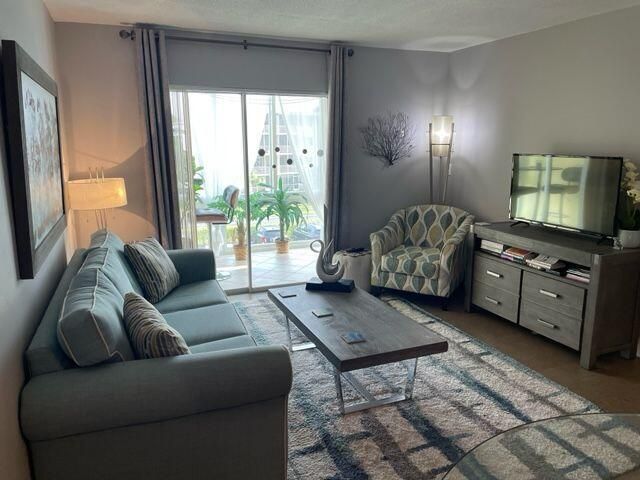 Vendido Recientemente: $104,900 (1 camas, 1 baños, 894 Pies cuadrados)