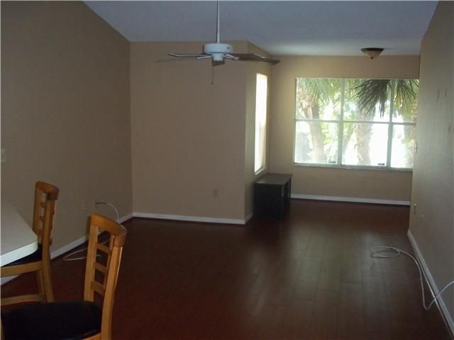 Recently Sold: $125,000 (1 beds, 1 baths, 726 Square Feet)