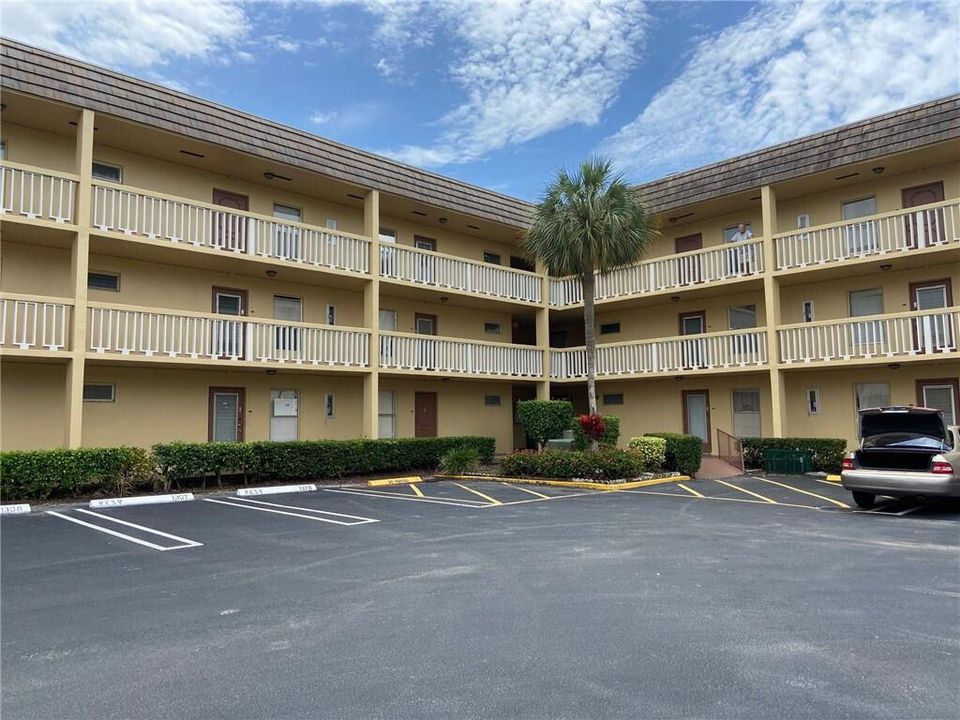 Recently Sold: $62,500 (1 beds, 1 baths, 660 Square Feet)