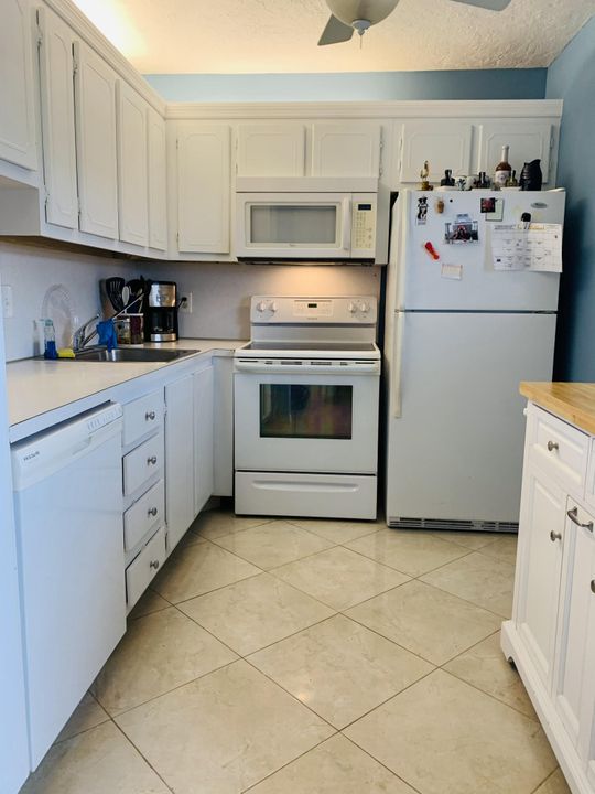 Recently Sold: $92,999 (1 beds, 1 baths, 758 Square Feet)