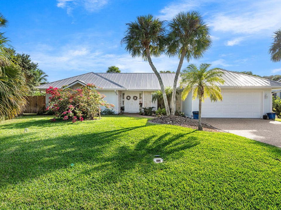 Recently Sold: $1,450,000 (3 beds, 2 baths, 2061 Square Feet)