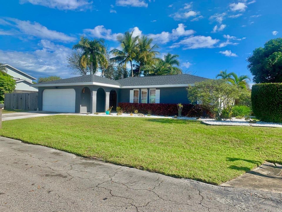 Recently Sold: $399,000 (2 beds, 2 baths, 1297 Square Feet)