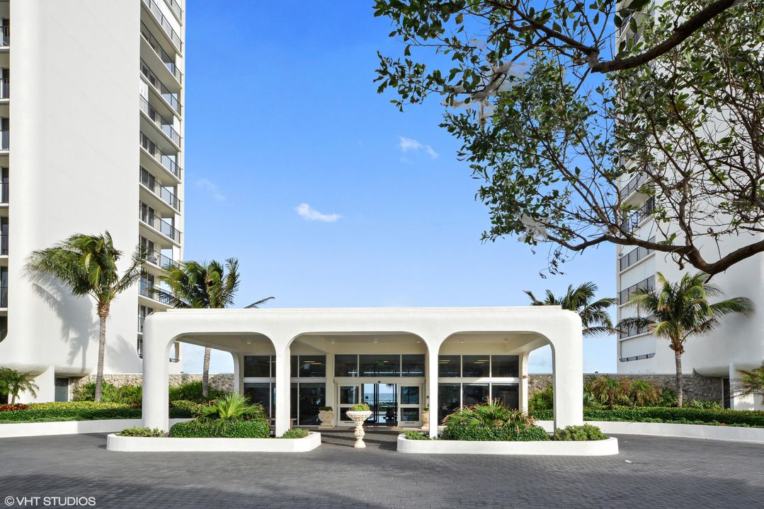 Recently Sold: $995,000 (2 beds, 2 baths, 1423 Square Feet)