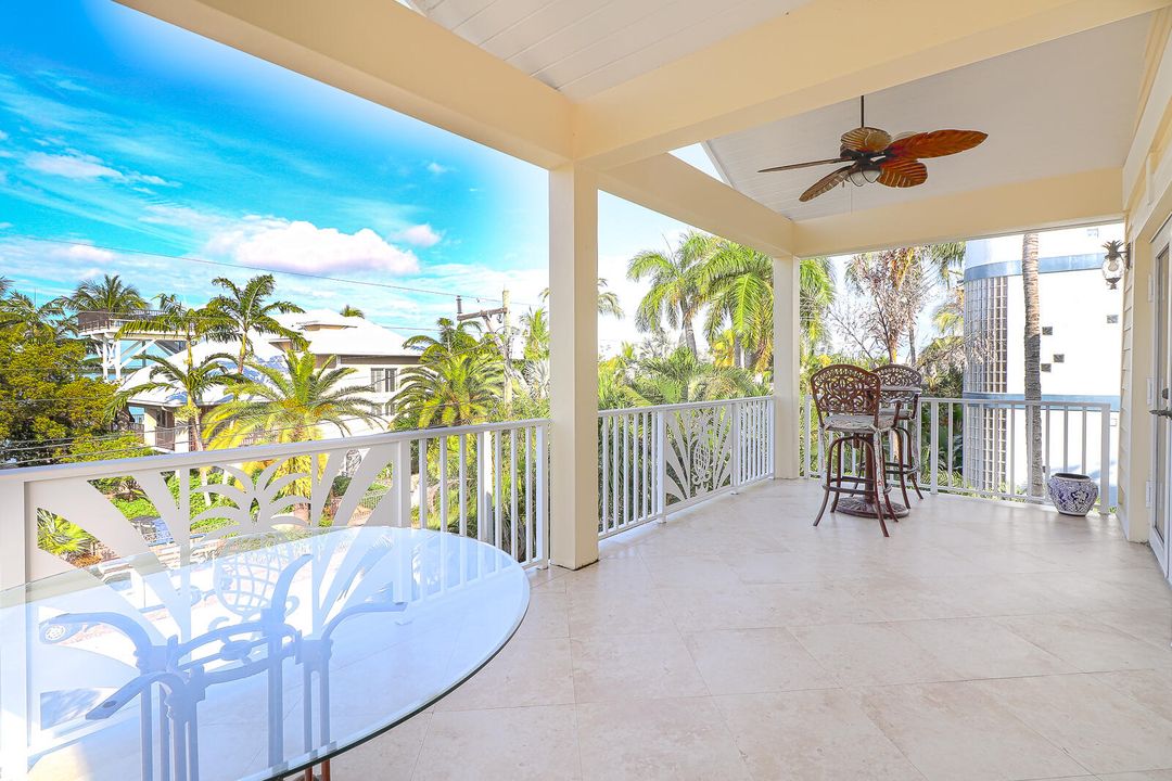 Recently Sold: $1,999,999 (3 beds, 2 baths, 2965 Square Feet)