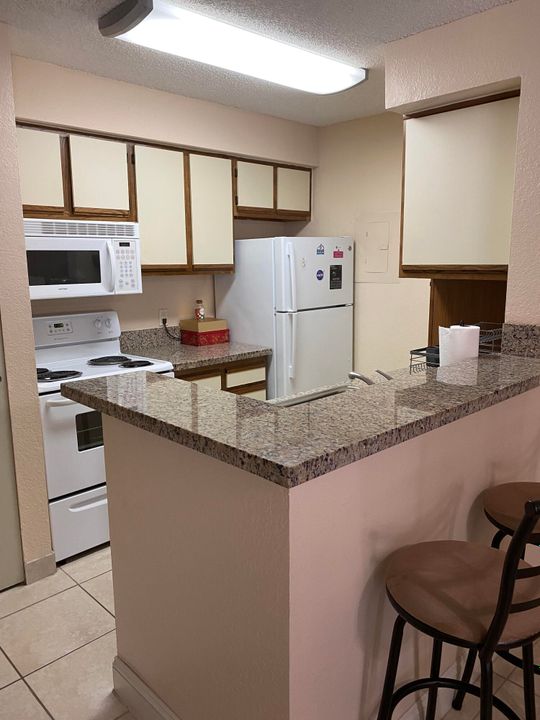 Recently Sold: $139,900 (1 beds, 1 baths, 650 Square Feet)