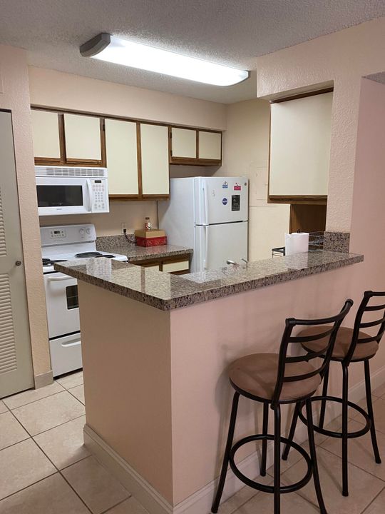 Recently Sold: $139,900 (1 beds, 1 baths, 650 Square Feet)