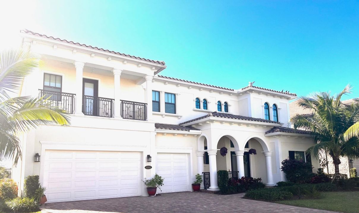 Recently Sold: $1,690,000 (5 beds, 5 baths, 5483 Square Feet)