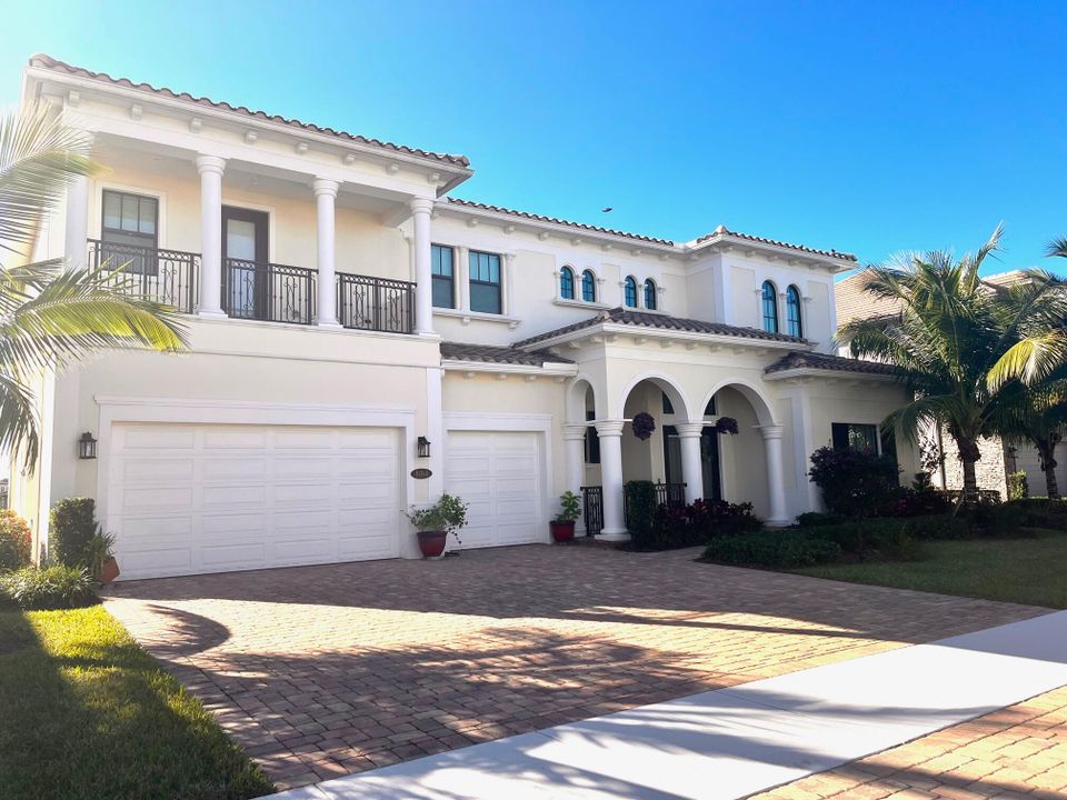 Recently Sold: $1,690,000 (5 beds, 5 baths, 5483 Square Feet)