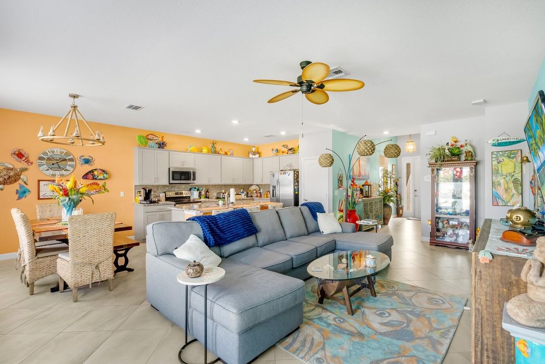 Recently Sold: $400,000 (3 beds, 3 baths, 1805 Square Feet)