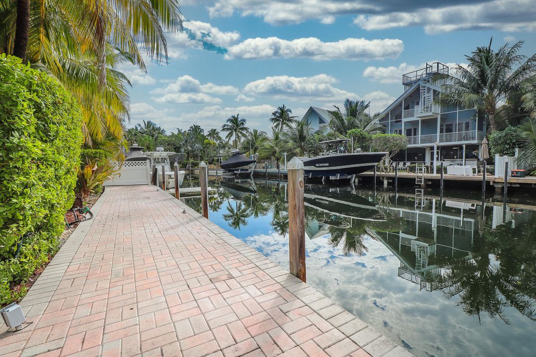 Recently Sold: $1,999,999 (3 beds, 2 baths, 2541 Square Feet)