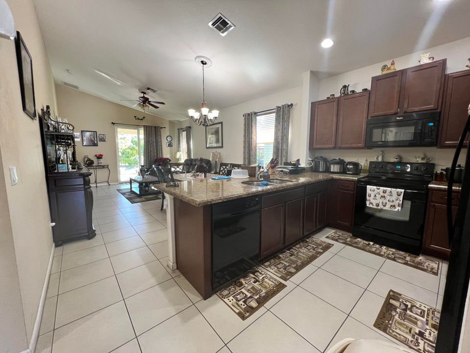 Recently Sold: $425,000 (3 beds, 2 baths, 1789 Square Feet)