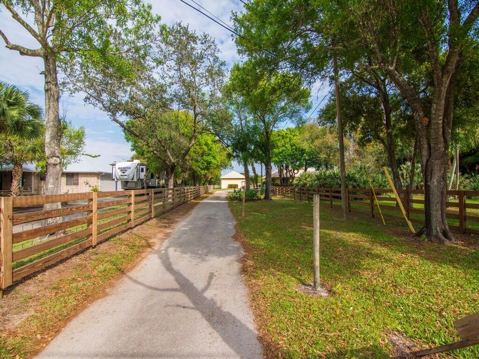 Vendido Recientemente: $595,000 (3 camas, 2 baños, 1968 Pies cuadrados)