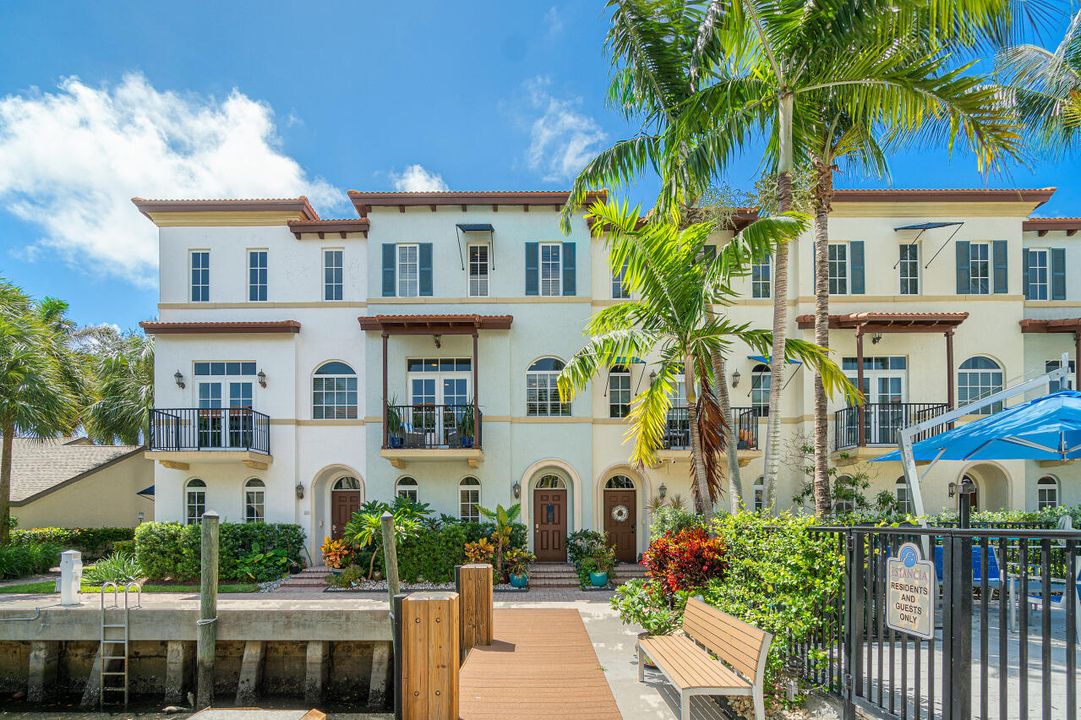 Recently Sold: $1,095,000 (3 beds, 3 baths, 2145 Square Feet)