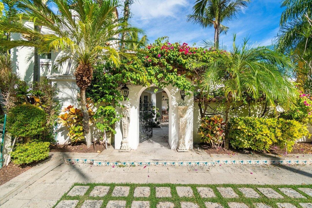 Recently Sold: $2,995,000 (4 beds, 5 baths, 2691 Square Feet)