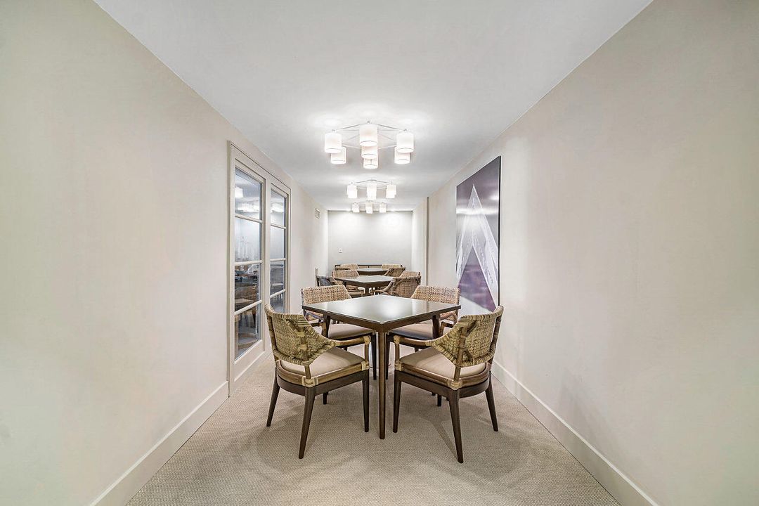 Recently Sold: $1,000,000 (1 beds, 1 baths, 978 Square Feet)