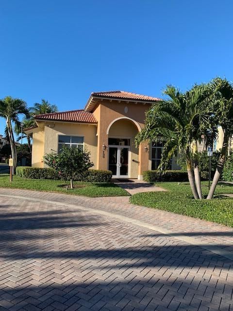 Recently Sold: $597,900 (4 beds, 3 baths, 2212 Square Feet)