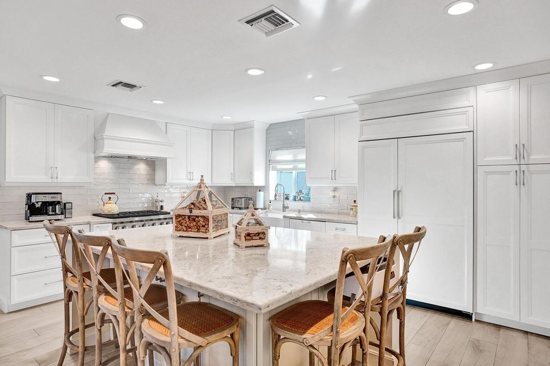 Recently Sold: $2,500,000 (3 beds, 2 baths, 2114 Square Feet)