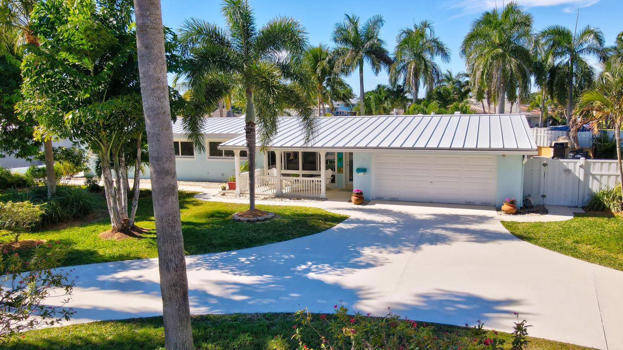 Recently Sold: $950,000 (3 beds, 2 baths, 1614 Square Feet)