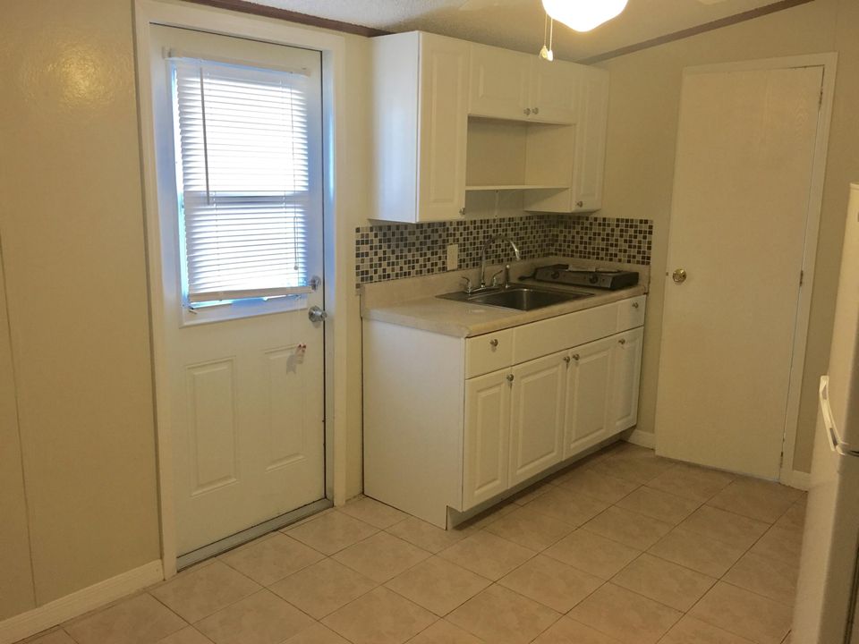 Recently Rented: $1,150 (1 beds, 1 baths, 600 Square Feet)