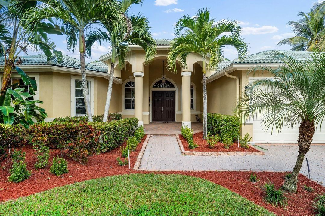 Recently Sold: $899,000 (5 beds, 3 baths, 3262 Square Feet)