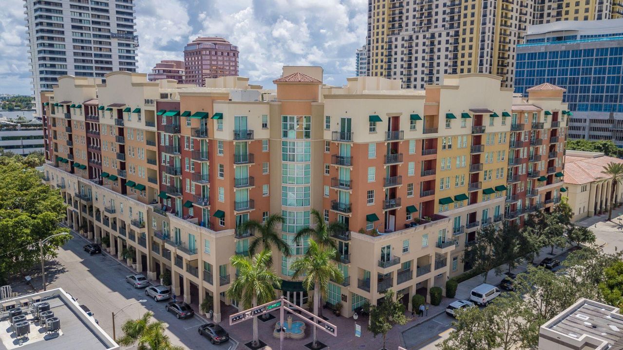 Recently Sold: $275,000 (1 beds, 1 baths, 740 Square Feet)