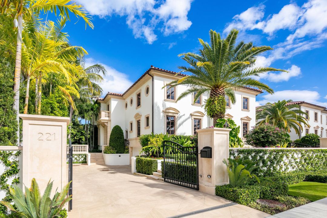 Recently Sold: $17,995,000 (5 beds, 5 baths, 5014 Square Feet)