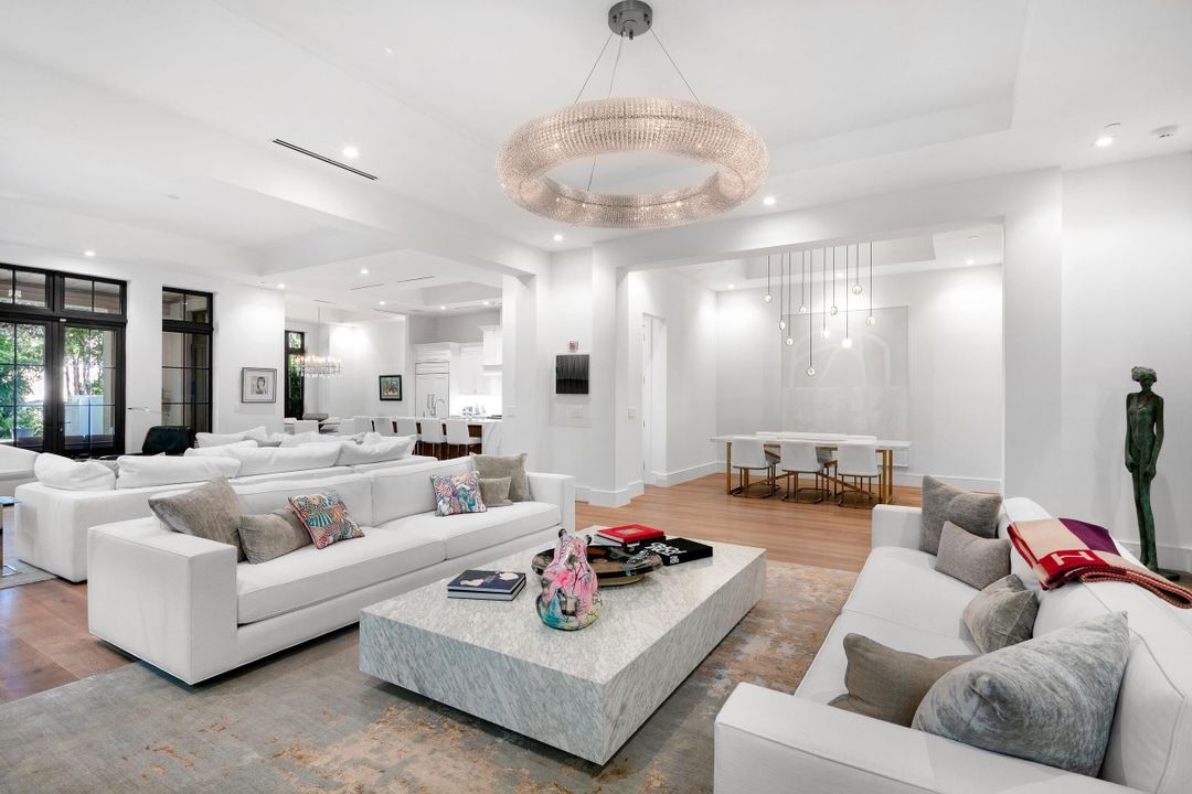 Recently Sold: $17,995,000 (5 beds, 5 baths, 5014 Square Feet)