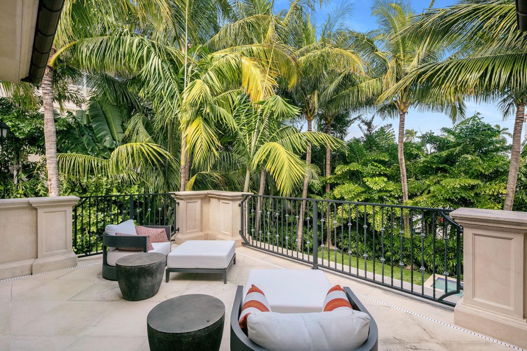 Recently Sold: $17,995,000 (5 beds, 5 baths, 5014 Square Feet)