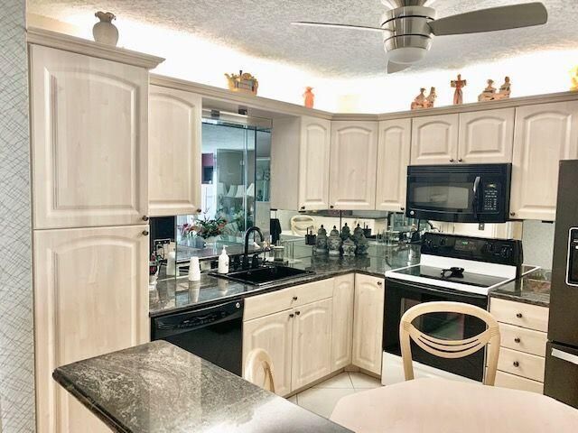Recently Sold: $259,000 (2 beds, 2 baths, 1227 Square Feet)