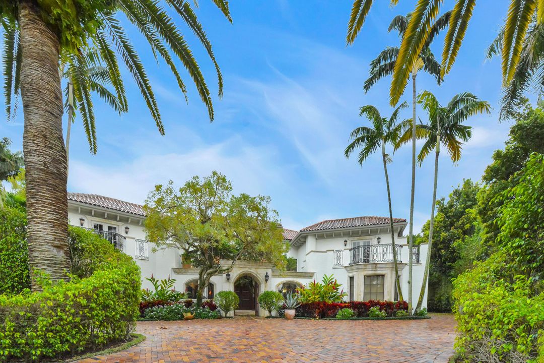 Recently Sold: $4,880,000 (10 beds, 9 baths, 9241 Square Feet)