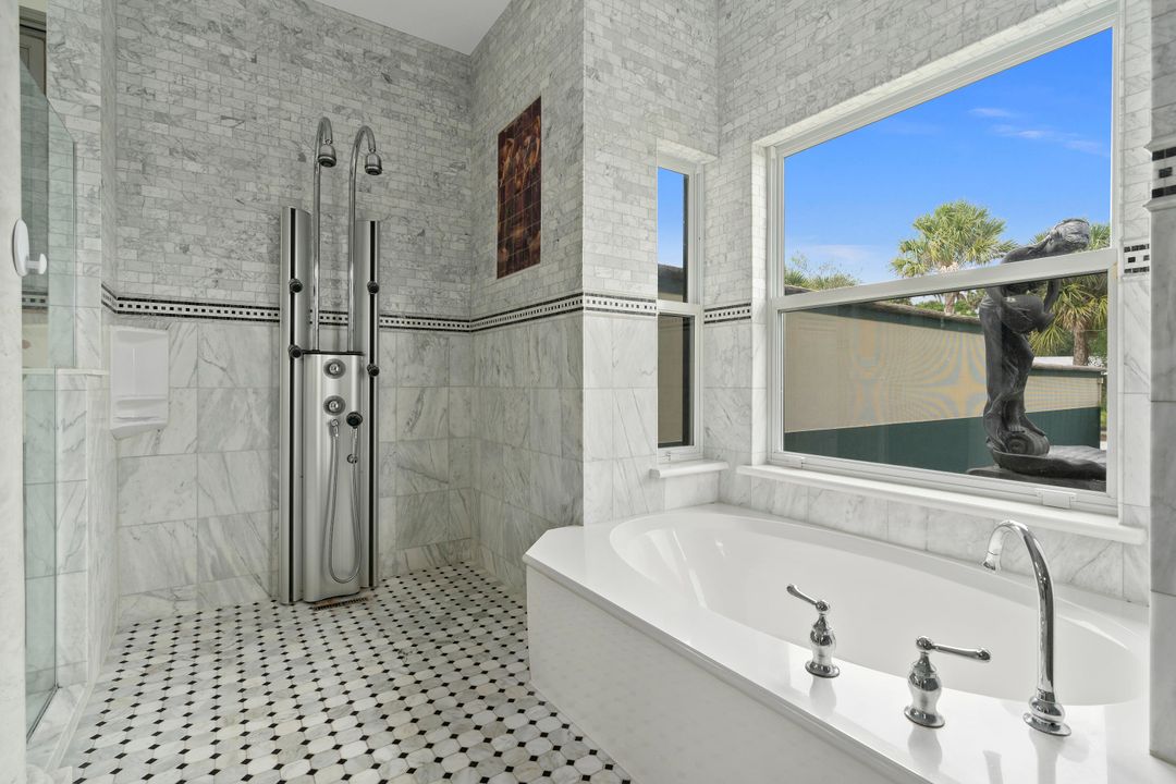 最近售出: $1,625,000 (4 贝兹, 3 浴室, 4953 平方英尺)