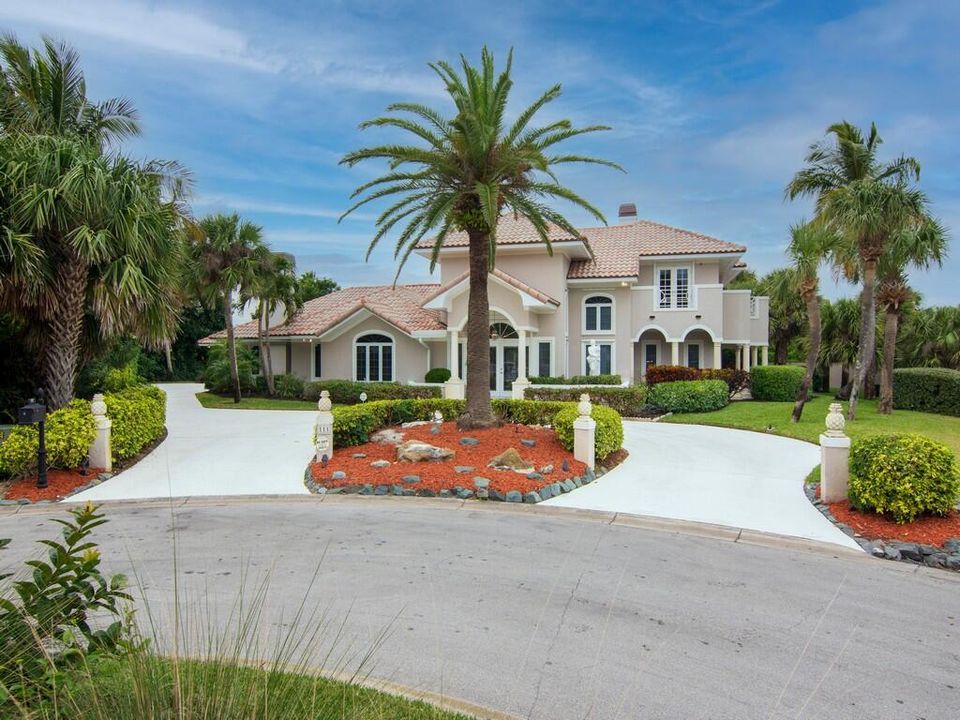 Recently Sold: $2,295,000 (4 beds, 3 baths, 4227 Square Feet)