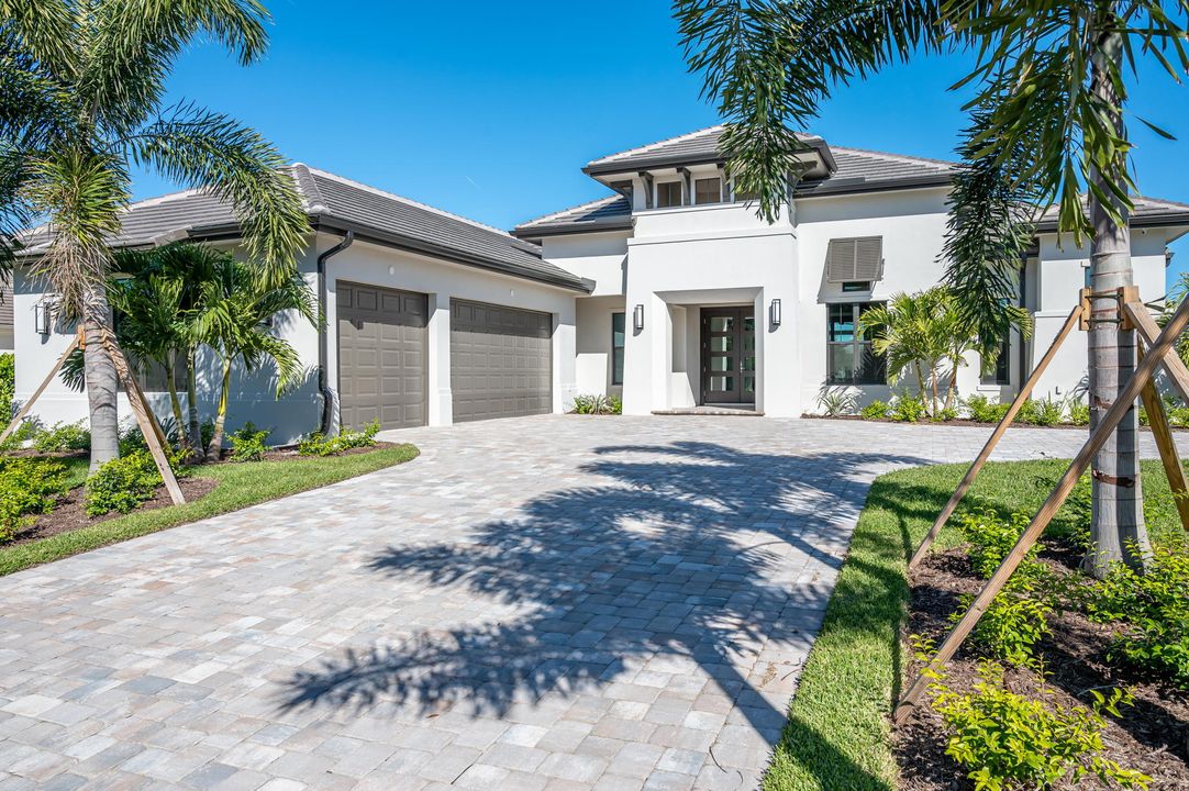 Recently Sold: $2,900,000 (4 beds, 4 baths, 3776 Square Feet)