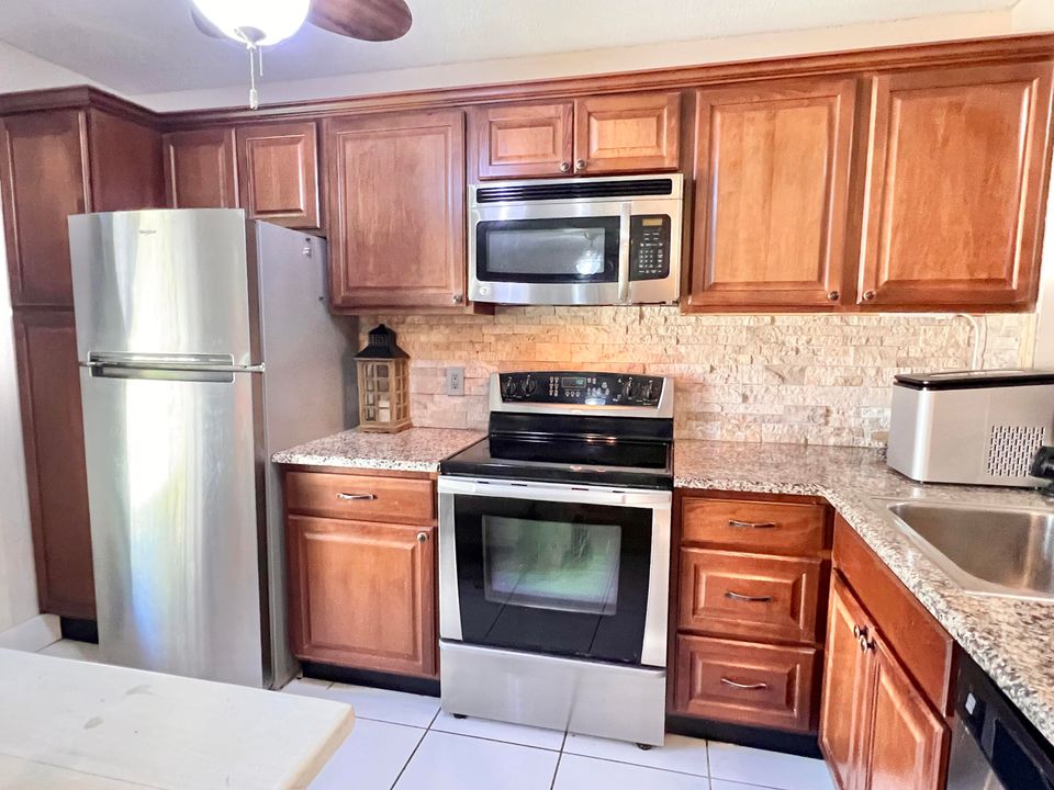 Recently Sold: $249,000 (1 beds, 1 baths, 801 Square Feet)