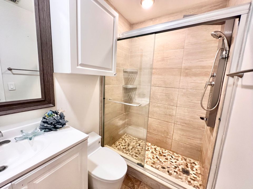 Recently Sold: $249,000 (1 beds, 1 baths, 801 Square Feet)