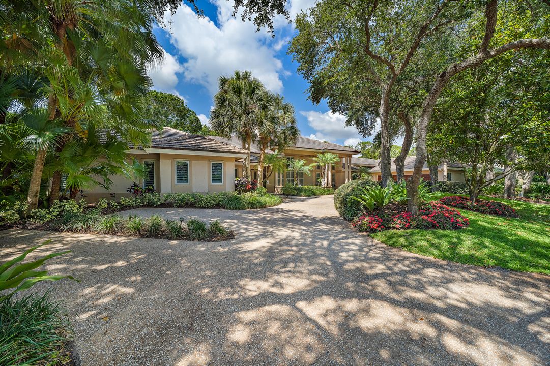 Recently Sold: $3,350,000 (4 beds, 5 baths, 6670 Square Feet)