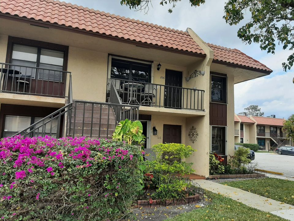 Vendido Recientemente: $194,000 (2 camas, 2 baños, 1070 Pies cuadrados)