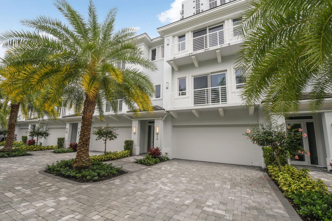Recently Sold: $2,800,000 (4 beds, 4 baths, 3136 Square Feet)