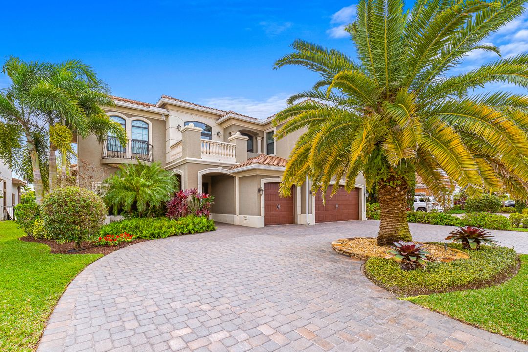 Recently Sold: $2,300,000 (5 beds, 5 baths, 5287 Square Feet)