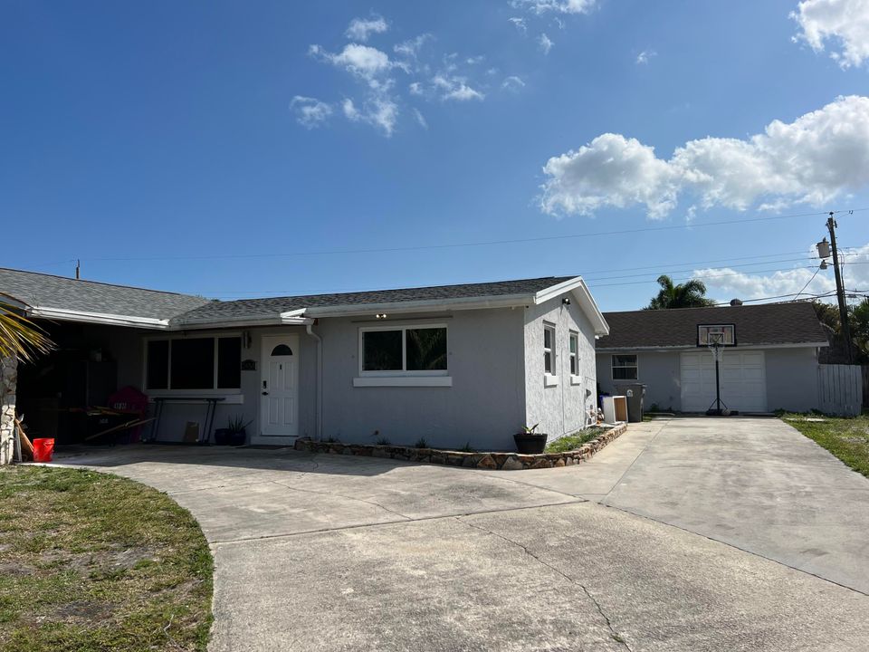 Recently Rented: $2,300 (3 beds, 1 baths, 1597 Square Feet)