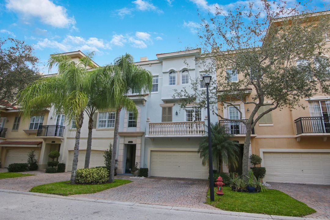 Recently Sold: $580,000 (3 beds, 3 baths, 2609 Square Feet)